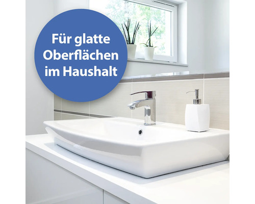 Badezimmer Waschbecken mit Armatur und Seifenspender