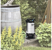 Garten Szene mit Regenfass und for_q Tauchpumpe