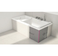Eingebaute Badewanne mit Qboard Verkleidung im Badezimmer