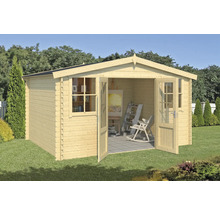 Gartenhaus aus Holz mit geöffneten Doppeltüren und Fenster im Garten.