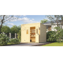 Holzgartenhaus mit Regalen und geöffneten Türen im Garten