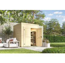 Garten Szene mit Gerätehaus aus Holz mit geöffneten Türen und Regal