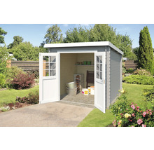 Garten Szene mit Gerätehaus mit Doppeltür im Garten