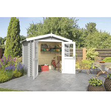 Garten Szene mit Gerätehaus, Fahrrad und Gartentisch auf Terrasse