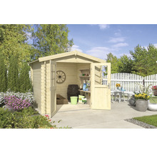 Gartenhaus mit geöffneten Doppeltüren und Gartendekoration