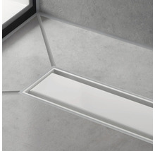 Detailaufnahme eines Duschablaufs im Badezimmer