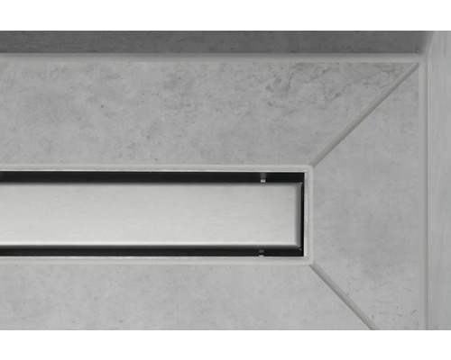 Duschrinne aus Edelstahl in einem Badezimmer