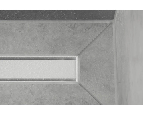 Detailaufnahme eines Duschablaufs im Badezimmer