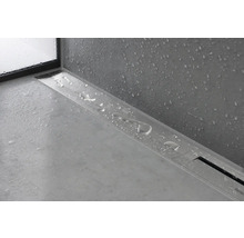 Edelstahl Duschrinne mit Wasserablauf im Badezimmer