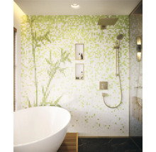 Badezimmer mit Mosaikwand, Dusche und Badewanne