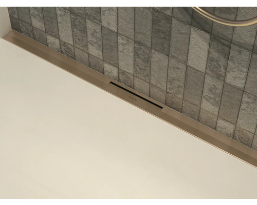 Badezimmerwand mit Duschablauf