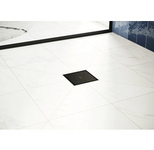 Quadratischer Duschablauf im Badezimmer