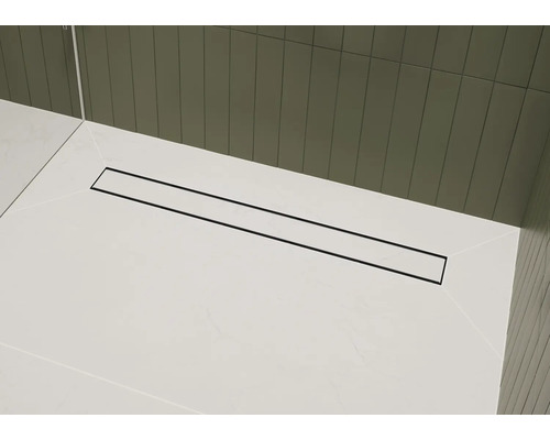 Duschrinne in gefliester Dusche