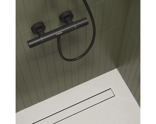 Aufnahme einer Dusche mit Thermostatbatterie und Bodenablauf