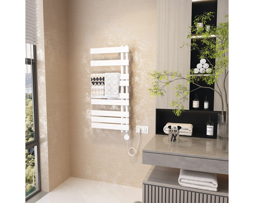 Rotheigner Handtuchwärmer SQUARE Anschluss rechts 1000 x 500 mm 450 W weiß Badezimmer mit Heizkörper und Handtüchern an der Wand