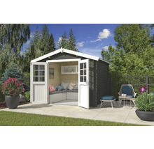 Gartenhaus mit geöffneten Doppeltüren, Sitzecke mit Kissen und Gartenmöbeln auf der Terrasse