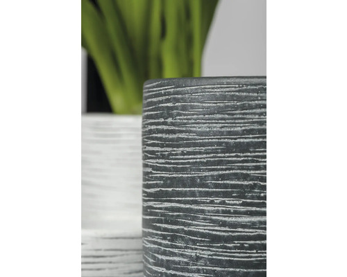 Dekorativer Pflanztopf mit horizontalem Muster für den Innenbereich