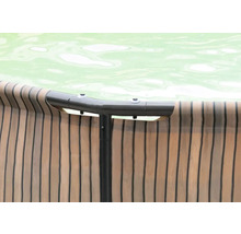 Detailansicht eines Frame-Pools mit Stahlrahmen und Poolfolie