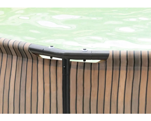 Detailansicht eines Frame-Pools mit Stahlrahmen und Poolfolie