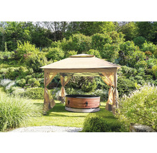 Gartenansicht mit Pavillon und rundem Badezuber