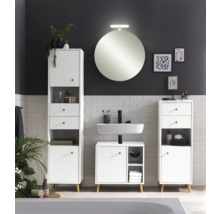 Badezimmer mit Hochschrank, Unterschrank, Waschtisch und rundem Spiegel