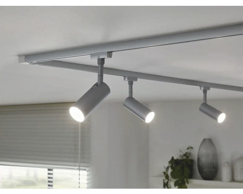 Deckenleuchte mit drei Strahlern an einer Schiene