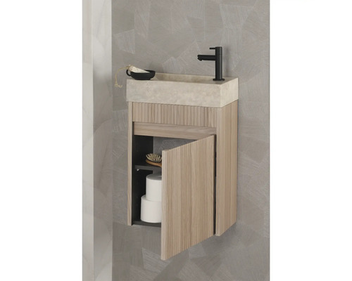 Waschtischkombination mit offenem Unterschrank für das Badezimmer.