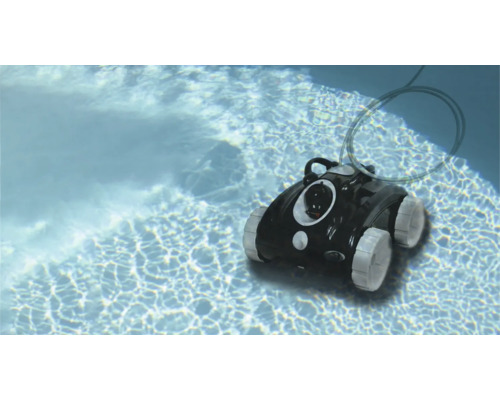 Automatischer Poolreiniger im Wasser