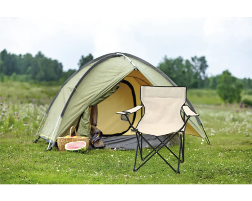 Campingplatz-Szene mit Zelt und Campingstuhl auf einer Wiese