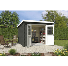 Garten Szene mit Gerätehaus aus Holz, Werkbank und Regalen zur Aufbewahrung