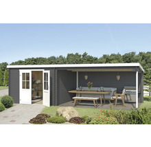 Holzgartenhaus mit überdachter Terrasse, Sitzmöbeln und Grill im Garten