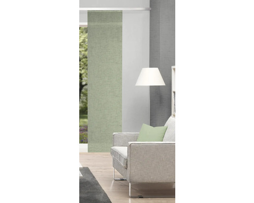 Wohnzimmer mit Schiebegardine zur Fensterdekoration