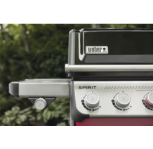 Weber Spirit Grill mit Seitenablage und Bedienknöpfen