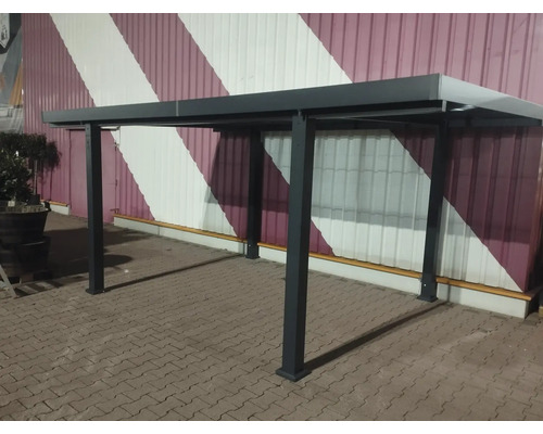 Freistehendes Carport aus Metall zur Fahrzeugüberdachung