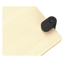Tischplatte aus Holz mit USB-Anschlüssen