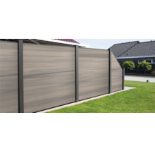 Gartenzaun aus WPC mit Metallpfosten