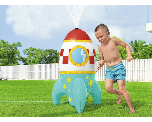 Aufblasbare Raketensprenger-Spielzeug für Kinder im Garten.