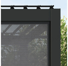 Detailansicht eines Pavillons mit Metallgitterwand