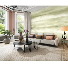 Wohnzimmer mit Sofa, Couchtisch, Teppich und Wandtapete für eine stilvolle Inneneinrichtung