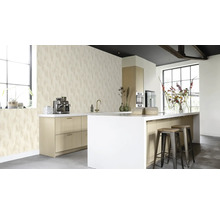 Moderne Küche mit Tapete, Kücheninsel und Barhockern