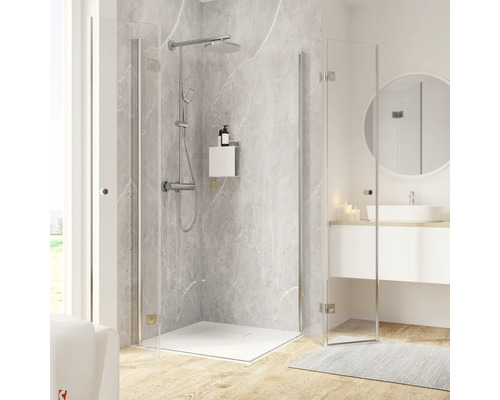 Modernes Badezimmer mit Duschkabine, Waschtisch und Spiegel