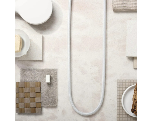 Kreative Badgestaltung mit verschiedenen Texturen und Materialien