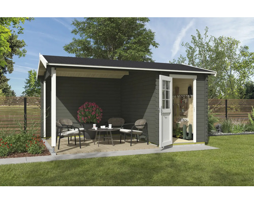Gartenhaus mit überdachter Terrasse, Sitzgruppe und geöffneter Tür zum Gerätebereich