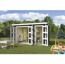 Garten Szene mit offenem Holzspielhaus, Kinderspielzeugküche, Spielzeug und Sandkasten