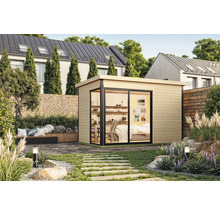 Gartenhaus mit großen Fenstern und Gartengestaltung