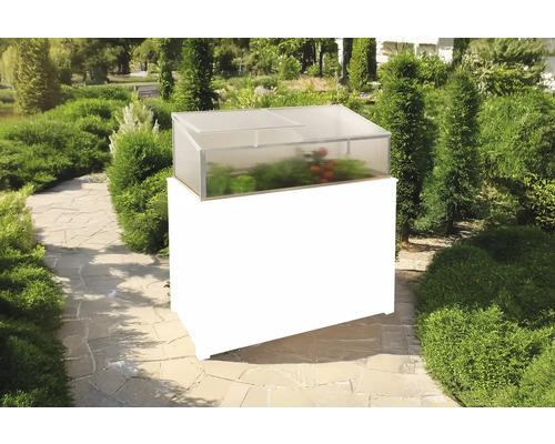 Hochbeet mit Aufsatz in einem Garten