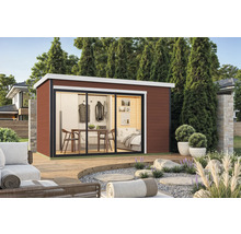 Modernes Gartenhaus mit Schiebetür und Holzboden im Außenbereich.