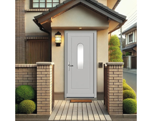 Haustür mit Glaseinsatz vor einem Wohnhaus