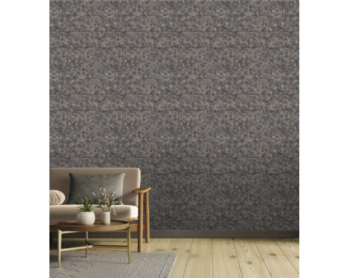 Wohnzimmer mit grauer Steinwand und hellem Holzboden