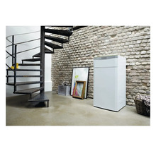 Szene mit einer Wendeltreppe, einem Heizgerät von Vaillant und einer Ziegelwand